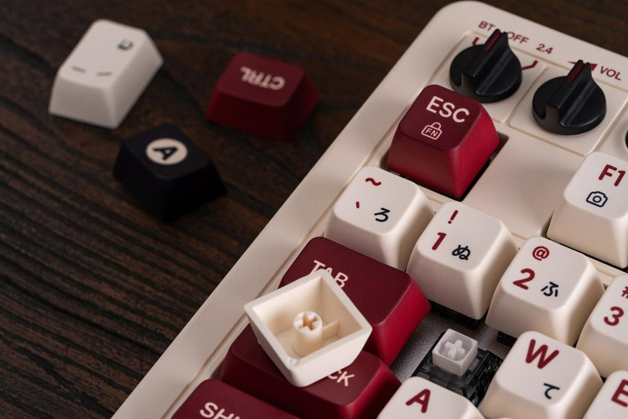 8BitDo Retro Mechanical Keyboard (Fami Edition) with Integrated Numpad gaming keyboard