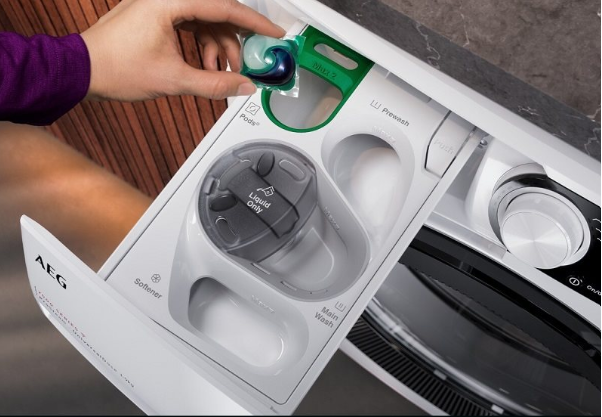 Parní pračka AEG 7000 ProSteam® UniversalDose LFR73864OC