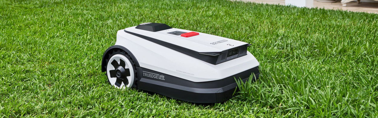 ECOVACS Goat A1600 RTK White - safe operation