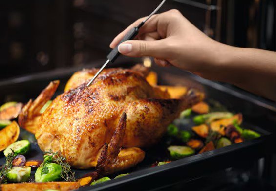 Vestavná trouba ELECTROLUX 600 SteamBake EOD6F77H