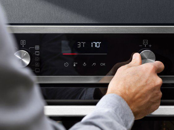 Vestavná trouba ELECTROLUX 600 SteamBake EOD6F77WX