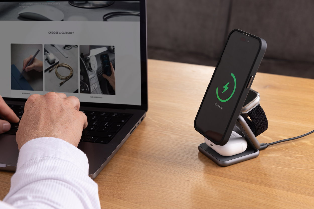Epico Mag+ vezeték nélküli töltő, összehajtható vezeték nélküli töltő MagSafe támogatással - asztroszürke