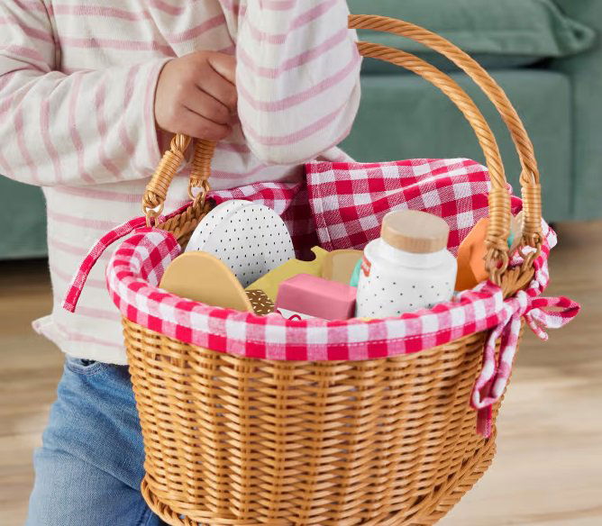 Jídlo do dětské kuchyňky Fisher-Price Piknikový koš s dobrotami 31 ks