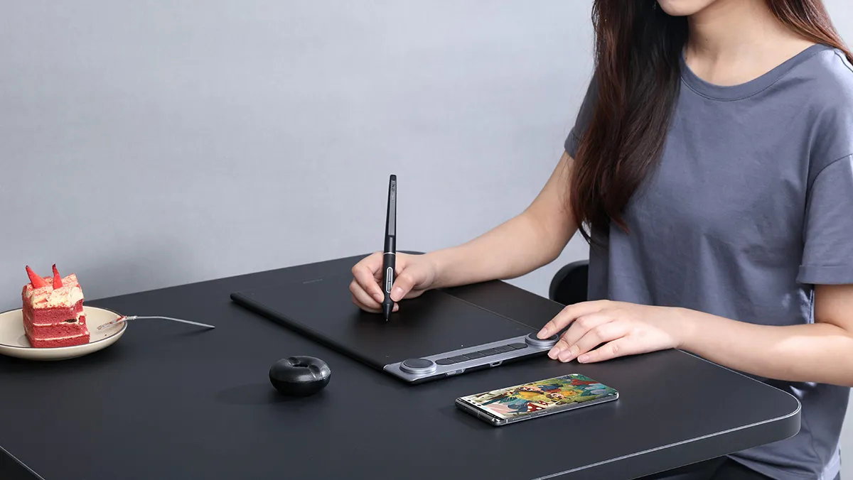 Huion Inspiroy Dial 2 Graphics Tablet