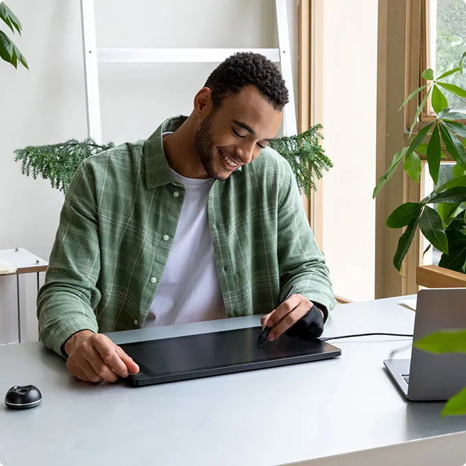 Huion Kamvas 16 Gen 3 Graphics Tablet with Stand