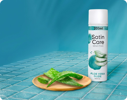 GILLETTE VENUS Satin Care Sensitive Aloe Vera Glide 75ml + GILLETTE Venus Smooth 16 pcs Cosmetic Set