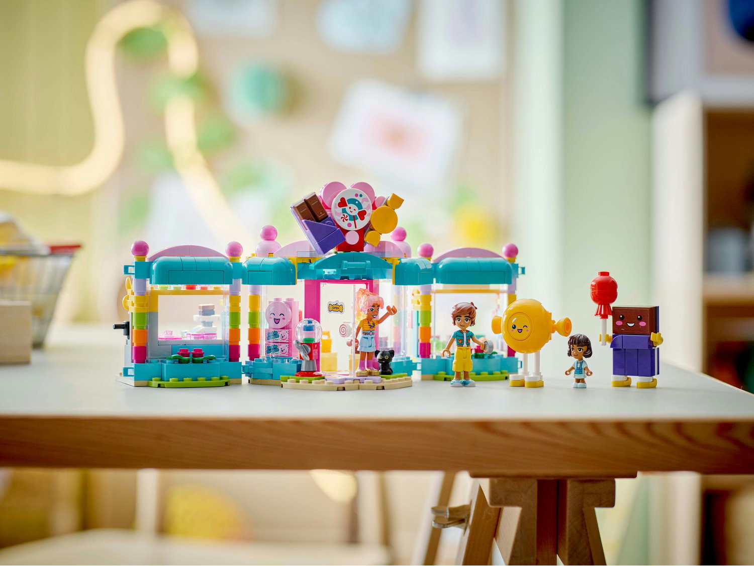 LEGO® Friends 42649 Heartlake City Süßwarenladen