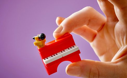 LEGO® Friends 42653 Zenebolt és lakás