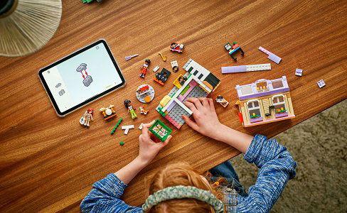 LEGO® Friends 42653 Zenebolt és lakás