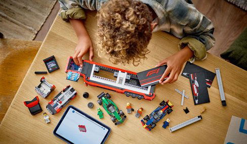LEGO® City 60445 Kamion F1® s vozy F1® RB20 a AMR24