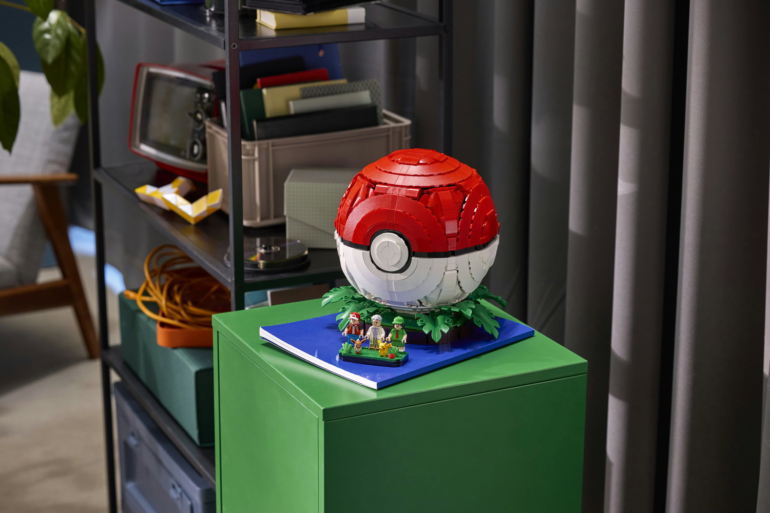 LEGO® Pokémon 72154 Poké Ball: Iconic Trainer Moments