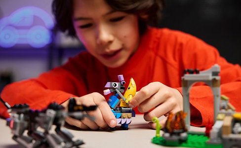 LEGO LEGO® Fortnite® 77075 Peely und Sparkplug und ihr Lagerplatz