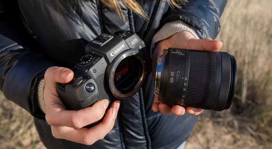 Digitální fotoaparát Canon EOS R50 černá + RF-S 18-45mm f/4.5-6.3 IS STM CREATOR KIT