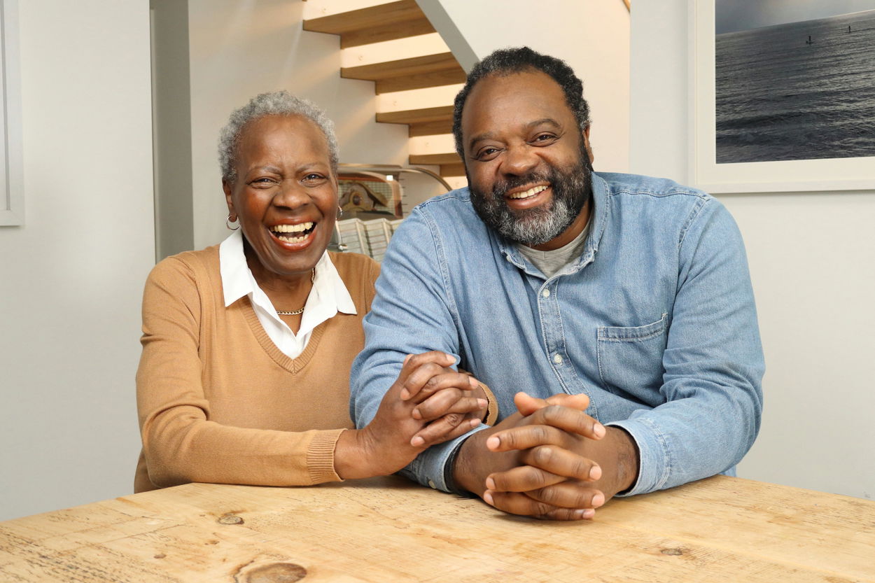 Digitální fotoaparát Canon EOS R100 + RF-S 18-45mm IS STM