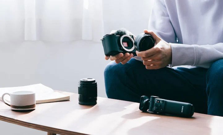 Digitální fotoaparát Sony Alpha ZV-E10 vlogovací fotoaparát + 16–50 mm f/3,5–5,6 OSS II