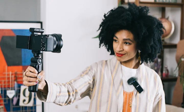 Digitální fotoaparát Sony Alpha ZV-E10 vlogovací fotoaparát + 16–50 mm f/3,5–5,6 OSS II