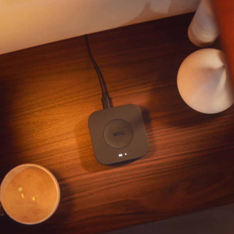 Smart-Beleuchtungsset Philips Hue Bridge Pro + Philips Hue Essential White and Color Ambiance 4,7W 345 GU10 3 Stk.