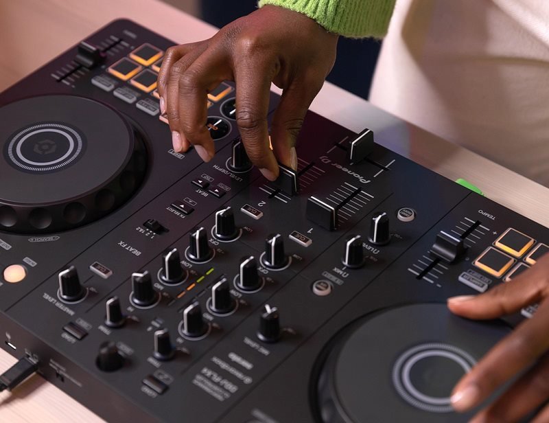 DJ kontroler Pioneer DJ DDJ-FLX4