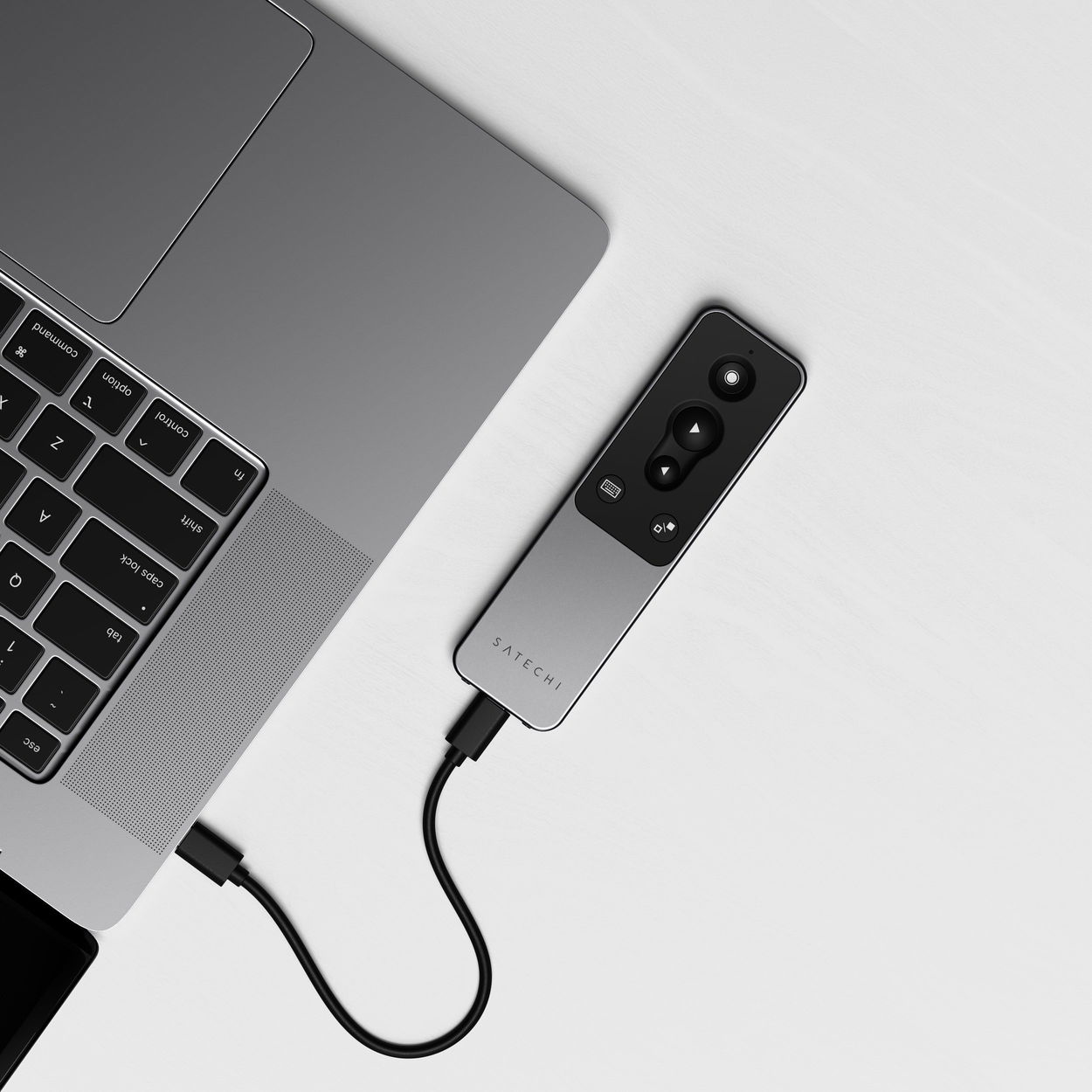 Satechi R1 Bezdrátový Prezentér má výjimečnou výdrž baterie a moderní USB-C konektor