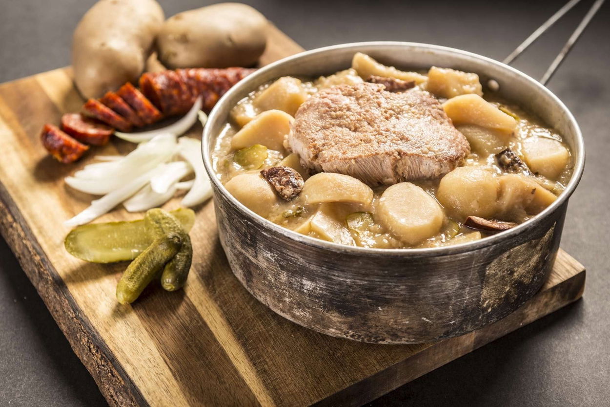 MRE Adventure Menu - Vepřové žebírko s bramborem