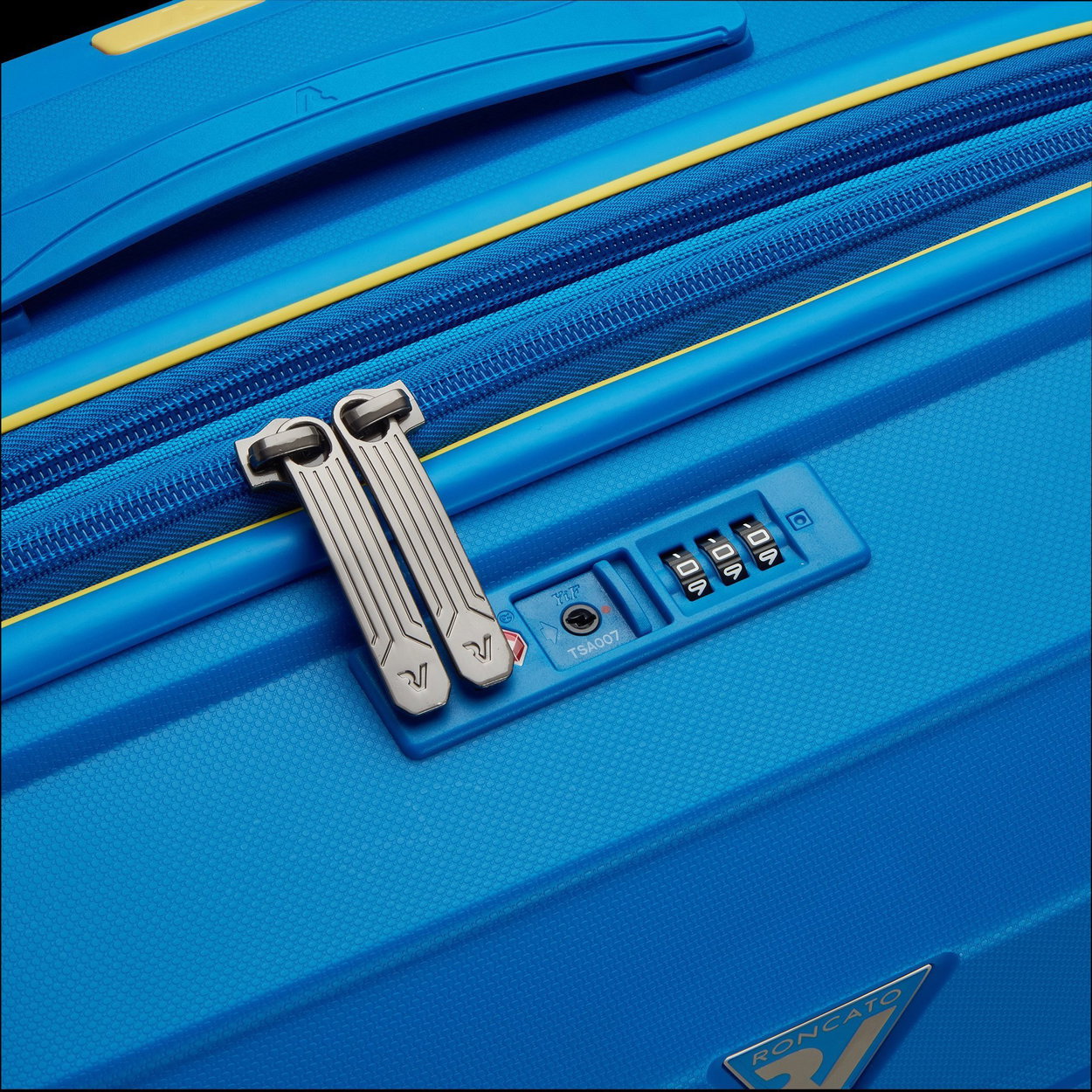 Travel case Roncato B-FLYING L cobalt blue