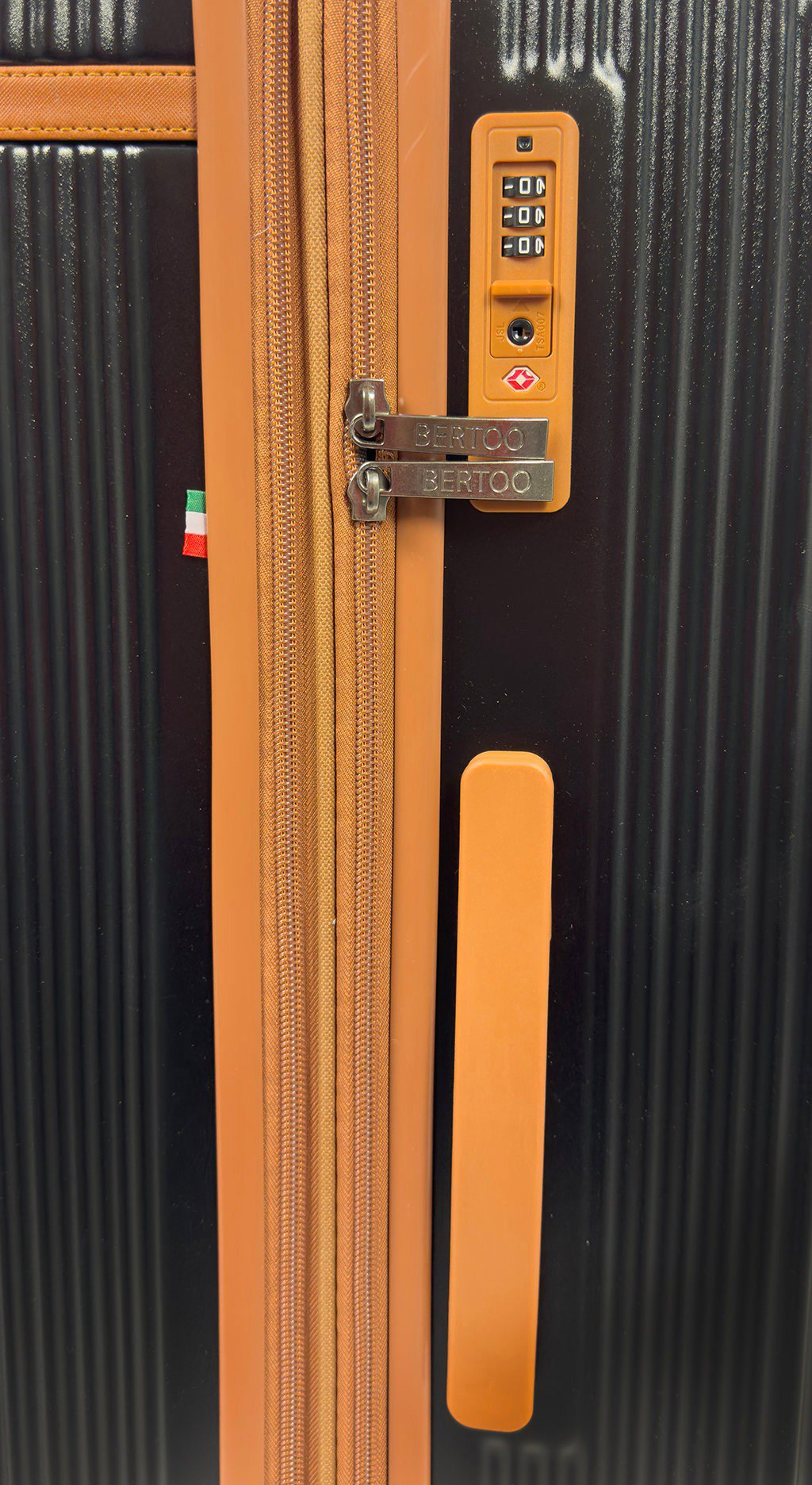 Travel case BERTOO Napoli black 108 l