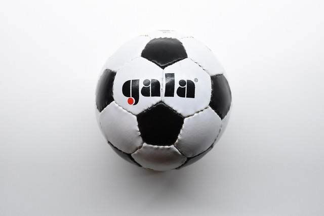 Reklamní fotbalový míč Gala Football mini spadá velikostí do kategorie 1