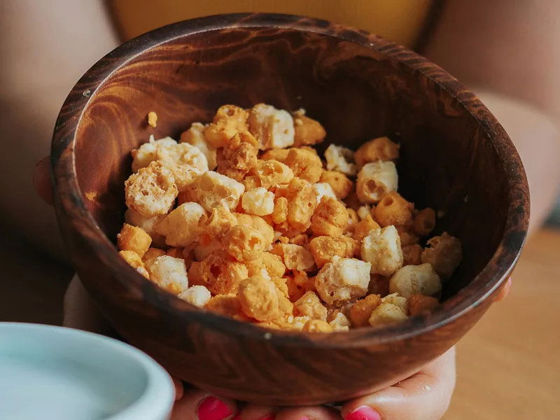 Mixit Křupavý sýr: White Cheddar & Red Leicester 70g