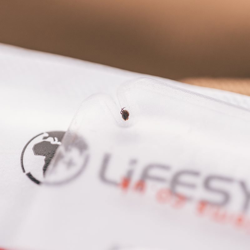 Pinzeta na klíšťata Lifesystems Tick Remover Card