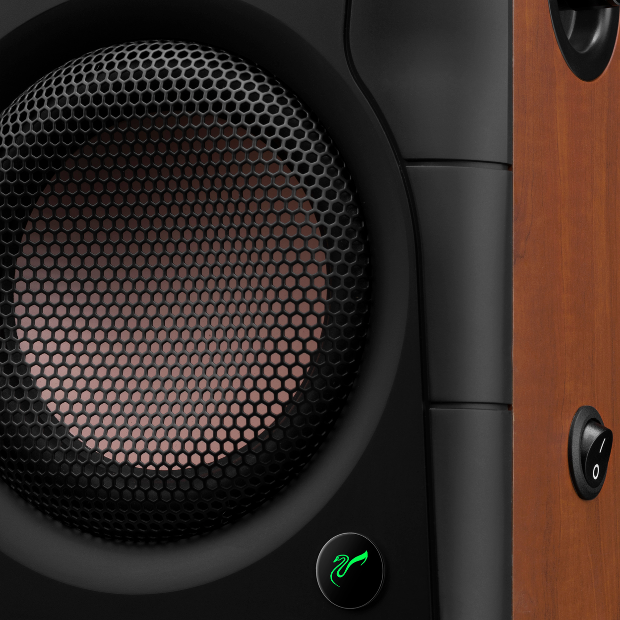 The Swan D200 offers flexible placement options on a desk, TV stand, or separate speaker stands. The built-in DSP processor automatically optimises the sound profile according to the chosen position to maintain the most balanced and natural listening experience in every situation.
