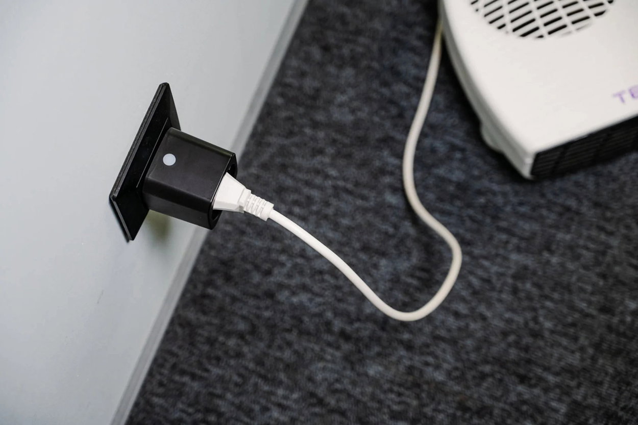 Intelligente Steckdose Shelly Plug M Gen3, Steckdose mit Verbrauchsmessung, WiFi, Matter, Schwarz