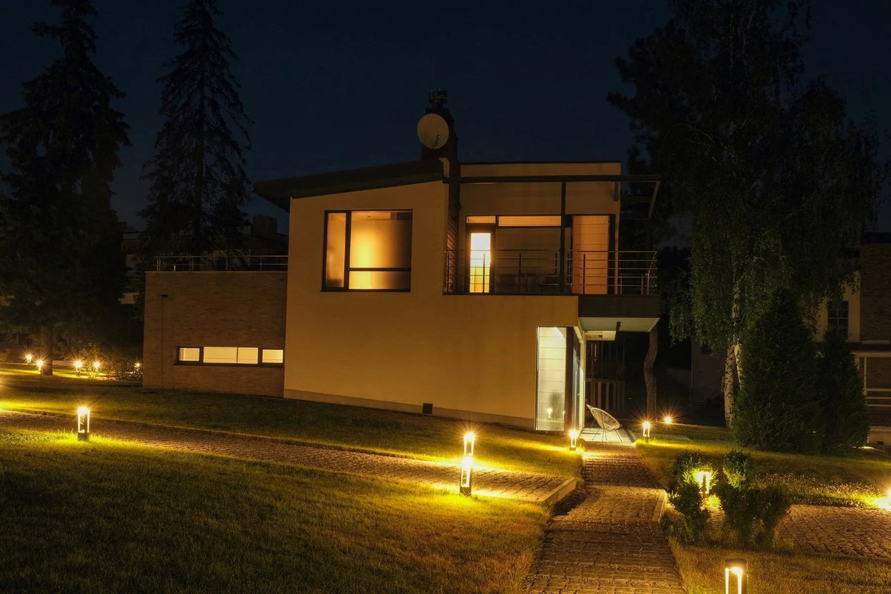 Intelligente Steckdose Shelly Plug M Gen3, Steckdose mit Verbrauchsmessung, WiFi, Matter, Schwarz
