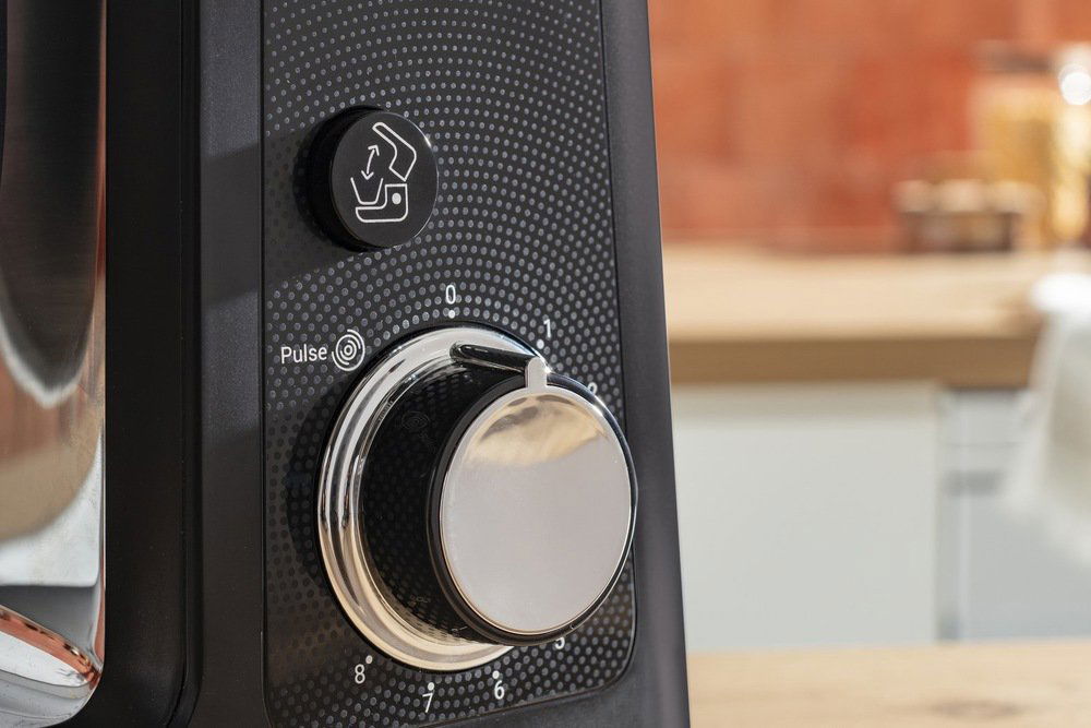 Technologie pečení Ever Inovativní technologie Ever s kovovou převodovkou automaticky rozpozná konzistenci těsta, přizpůsobí dle toho výkon a rychlost, a tím zajistí nejen dokonalé výsledky, ale i dlouhou životnost přístroje.  