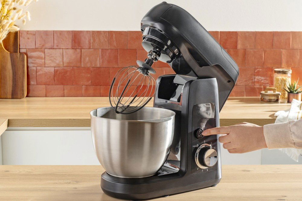 Technologie pečení Ever Inovativní technologie Ever s kovovou převodovkou automaticky rozpozná konzistenci těsta, přizpůsobí dle toho výkon a rychlost, a tím zajistí nejen dokonalé výsledky, ale i dlouhou životnost přístroje.