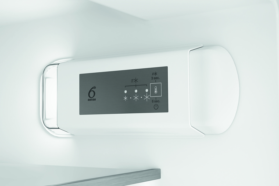 Vestavná lednice WHIRLPOOL WHC18 T132