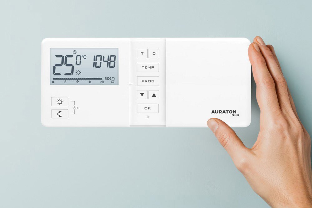 Auraton Fenix weekly programmable thermostat