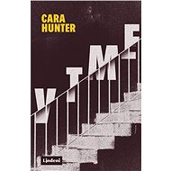 V tme - Cara Hunterová