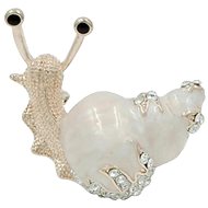 Gaira Snail brooch 340032 white - Brooch