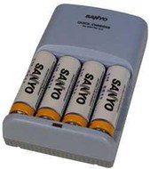 Univerzální nabíječka SANYO a 4 ks AA 2100mAh - -