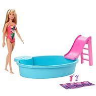 Barbie baba és medence - Játékbaba