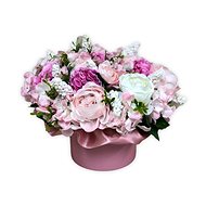Flower Box in Pink from Ranunculus Smaller Than 23cm - Gift Box