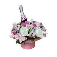 Flower box made of pink ranunculus with Lindt candies and sparkling wine 35 cm - Gift Box