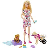 Barbiepuppe und Hund mit Rollstuhl - Puppe