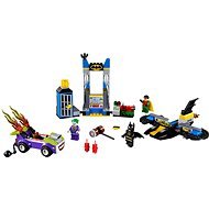 LEGO Juniors 10753 Joker támadása a Denevérbarlang ellen - Építőjáték