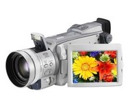Canon DM-MVX3i, CCD 2.23 Mpx, 10x opt./ 200x dig. zoom, DO, SD/MMC, DV in/out, AV in/out - -