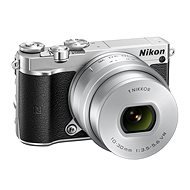 Nikon 1 J5 + 10-30mm ezüst - Digitális fényképezőgép