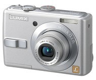 Panasonic LUMIX DMC-LS75EG-S stříbrný (silver), CCD 7,38 Mpx, 3x zoom, 2.5" LCD, 2x AA, SD/ MMC, sta - Digital Camera