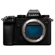 Panasonic Lumix DC-S5 + Lumix S 24-105mm f/4.0 Macro OIS - Digital Camera