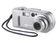Sony CyberShot DSC-P9, 4.13 mil. bodů, optický / digitální zoom 3x / 6x - 