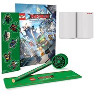 Předobjednávkový bonus: Školní set obsahující - zápisník, pravítko, tužku, samolepky a gumu. - Gift